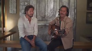 Andando siempre... estoy en España. 🇪🇸 Me esperan unos días de trabajo por delante. Feliz por este disco Mi Norte y Mi Sur que están disfrutando. Y muy agradecido con esta canción que cantamos juntos con @manuelcarrasco_. Esto fue del día que filmamos el video!#VasAQuedarte ... que lo disfruten! | Diego Torres