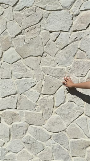 Italia Ceramics [Tile + Stone] on Instagram: "𝗧𝗲𝘅𝘁𝘂𝗿𝗲, 𝘁𝗼𝗻𝗲 𝗮𝗻𝗱 𝘁𝗶𝗺𝗲𝗹𝗲𝘀𝘀 𝘀𝘁𝘆𝗹𝗲! Looking to elevate your façade? Our new Natural Stone Wall Cladding Collection adds depth and character one stone at a time! Visit our showroom and explore the endless possibilities for both indoor and outdoor living with this stunning new range. Get the Look: • White Sandstone Random Stone supplied by @italia_ceramics #walltiles #italiaceramics #tilesforalllifestyles #stonewallcladding #na