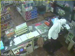 7-eleven robbery caught on video