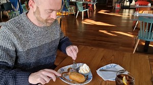 12K views · 74 reactions | Evening News reporter Kevin Quinn went along to taste test the deep fried chocolate haggis on offer at Berties Proper Fish and Chips at Victoria Street today, as part of a Burns Night giveaway in partnership with Simon Howie  | Edinburgh Evening News | Facebook