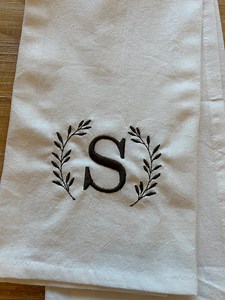 Custom Initial Embroidered Tea Towel – Monogram Kitchen Linen - Etsy