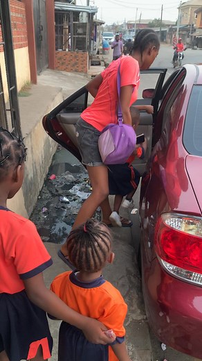 Can someone tell me why this girl is always struggling for front seat 🙄 #foryouシ #trendy #everyoneシ゚ #viralreelsシ #fypシ゚ #girlmum #wednesdayvibes #mother #motherhood #alluringlydia #TopFans | Enyaosah Lydia Ogar