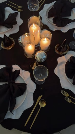 Closing the year gathered around the table, where every detail tells a story. Toasting to new beginnings on the softest linens 🥂 thank you @Solino Home for setting the tone for a beautiful New Year’s Eve ✨ #gifted Link in bio to shop https://liketk.it/5IK0w #NewYearsEveTable #TablescapeInspo #entertainingathome #ltkhome