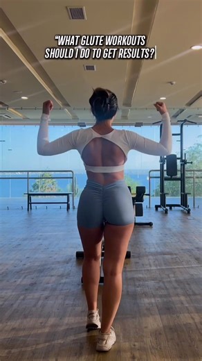 You NEED to have these 4 moves in your routine 👇🏼 -Hinge Variations -Hip thrust Variations -Abduction & Adductions - Squat & Lunge Variasions The structure to your workouts makes a major difference in your results.. Here is the proper way to structure your routines Mobility / Warm up 10-15 min 1-3 Heavy Compound Movements (Quad , hamstrung or Glute dominant) 1-2 Unilateral movements (corrects imbalances & improves coordination) 1-2 Isolation movements (Targeting one joint/muscle) Optional : Gl