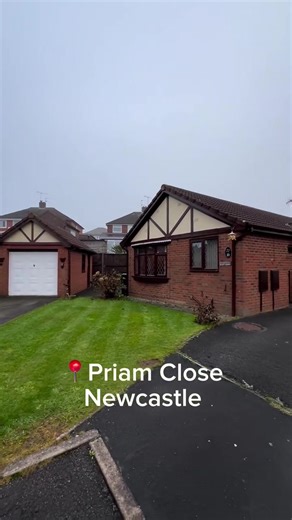 ✨NEW PRICE – Charming Detached Bungalow (NO CHAIN!) ✨ 📍 Priam Close, Newcastle Under Lyme 💵 Offers In The Region Of £260,000 Whittaker & Biggs are delighted to present this lovely detached bungalow to the market. 🏡 Key Features: No onward chain – move in stress-free! 2 well-proportioned bedrooms – perfect for downsizers, couples, or small families Spacious reception room – ideal for entertaining or cosy nights in Manageable layout – easy to maintain and enjoy This property offers a warm and w