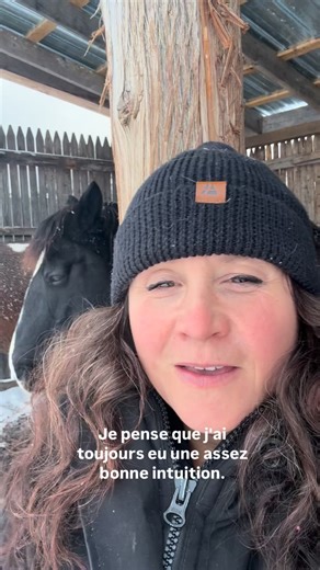 ✨ Mon intuition est devenue mon guide lorsque j’ai accepté de laisser les chevaux me montrer le chemin. Leur reflet, leur vérité sans filtre, et cette communication subtile qui passe au-delà des mots… tout cela m’a appris à écouter plus finement, à ressentir plus profondément, à être pleinement moi. Avec eux, je me rappelle que tout est vibration, connexion et authenticité. 🐴💫 Ils ne mentent jamais. Ils révèlent. Ils ouvrent. Ils guérissent. Et chaque jour, je remercie la vie pour cette allian