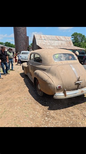 1941 Pontiac! What will it bring at the auction? #junkyard #pontiac #prewar #patina #projectcar | Adventures Made From Scratch