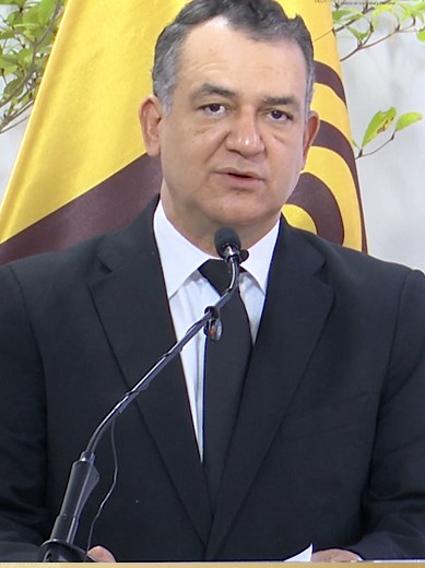 Durante sus palabras centrales en el acto inaugural de la renovación de la #NuevaCédulaRD, el presidente de la #JCE, Román Jáquez Liranzo, destacó que la Junta Central Electoral, con 103 años de historia, hoy se consolida como un referente de integridad entre las administraciones electorales de la región, posicionándose entre las cinco instituciones con mayor nivel de confianza ciudadana.