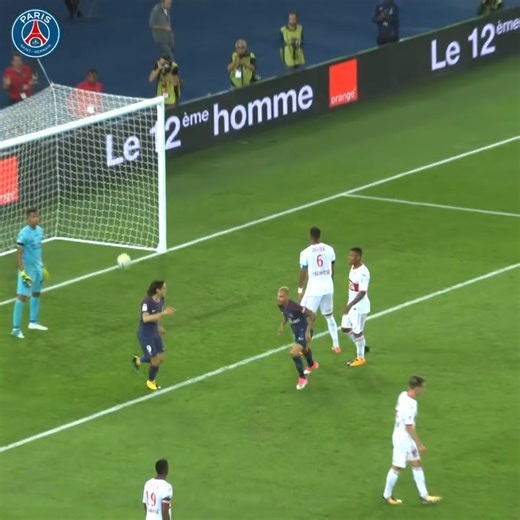 1.7M views · 10K reactions | This scissor kick  | PSG - Paris Saint-Germain | Facebook