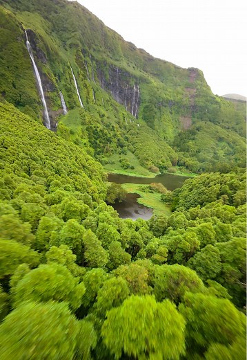 Exploring Underwater Waterfalls: Nature's Hidden Wonders