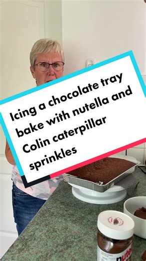Icing a Chocolate Tray Bake with Nutella | Baking for Kids