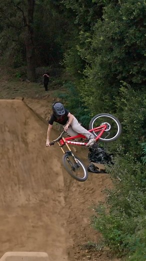 Adolf Silva: Freeride MTB Fun in the Backyard