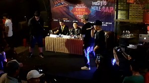 Không chỉ mỗi MCK trao thưởng cho ai diss hay rebuttal, trước đây khi làm BGK trong một trận battle freestyleg, Wowy cũng từng ra chủ đề "Diss Wowy" và cái kết =)) | Troll Rap Việt
