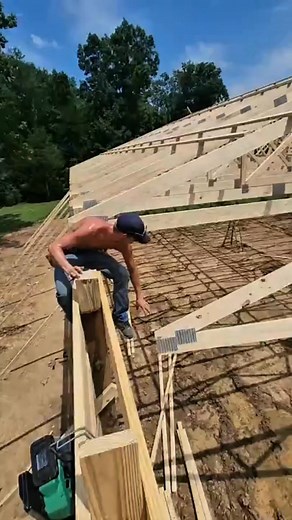 Setting 60 foot trusses.pro tip #diy #construction #shorts #fblifestyle | David Daniel Nichols