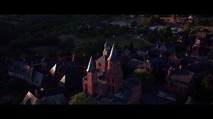 23K views · 850 reactions | Collonges-la-Rouge Unique, incontournable, ... étonnant ❤️ #ValléeDeLaDordogne, l'étonnant voyage ! ⬇️Partagez⬇️ | Vallée de la Dordogne | Facebook