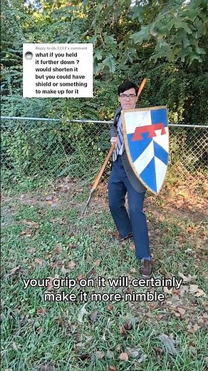 Short grip to use a Halberd in one hand?