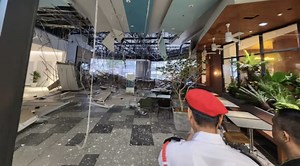 Viral video captures mall ceiling collapse amid heavy rain in Malaysia | Coconuts