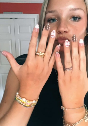 ootd & new nails 🤍🤍 #outfit #ootd #outfitinspo #nails #trending #fyp | outfits ootd