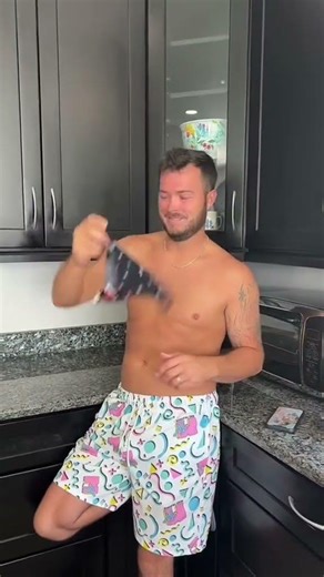 🤣 Red Food coloring PRANK on my husband! ☢️FAKE PERIOD!🩸 #fakeperiod #dirtypanties #adultcomedy