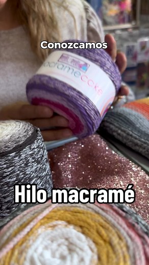 ¡Descubre la magia de los hilos de macramé transformados en bolsos exquisitos! 🌟 Da un toque bohemio y único a tu estilo con nuestra colección de bolsos artesanales. ¡Ya disponibles en nuestras tiendas físicas y online! ✨ #Macramé #BolsosArtesanales #EstiloÚnico