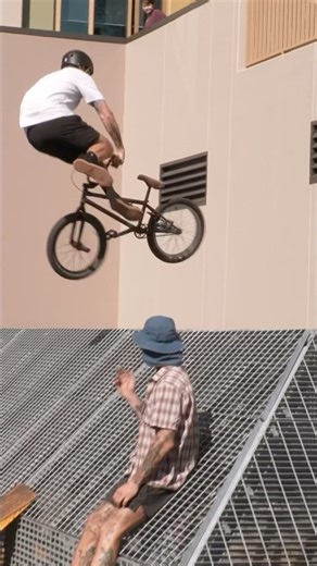 Dave Dillewaard tail-whip to manual at King of Brisbane 2025 #bmx