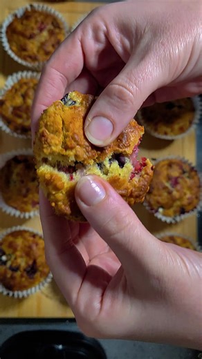 Delicious gooey muffins, filled with berries and oats 😋 Ingredients: 1 cup old fashioned oats 1/2 cup light brown sugar 1 cup yogurt (full fat or fat Free both work fine) 1/3 cup olive oil 1 large egg 1 cup plain flour 1/2 tsp salt 1 tsp baking powder 1/2 tsp baking soda 1 cup raspberries 1 cup blueberries Method: 1. Combine oats with brown sugar, yogurt, oil and the egg. Mix well and set aside for 10 minutes. 2. Preheat oven to 180 fan and line a 12 cup muffin tin. 3. In a separate bowl, mix t