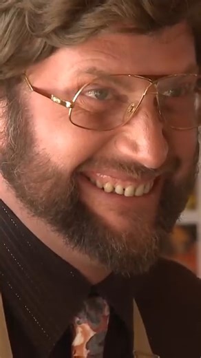 12K views · 201 reactions | C'est pas un sommelier ça, c'est juste un mec malaisant 藍 #sketch #humour #caméracachée | Les caméras cachées de François Damiens | Facebook