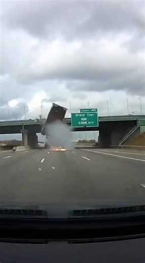 On February 13, 2026, in Sacramento, California, a highway incident was captured after a truck was seen driving with its rear container raised, striking the top of a freeway overpass. Dashcam footage showed the elevated container colliding with the structure, causing visible damage to the truck and debris to scatter across the roadway as nearby drivers slowed to avoid a larger crash. Transportation officials later confirmed no serious injuries were reported and the area was temporarily closed fo