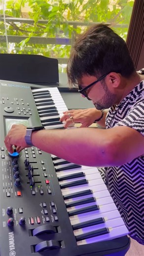Deepankar Nigam on Instagram: "Dola re dola ❤️ #bollywoodsongs #trending #musicians #community #instrumental #songs #gigs #yamaha"