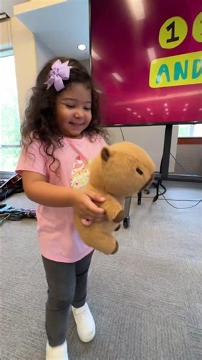 Christina comparte su Capibara🐹🎶 #amistad ✨ #123andres #cancionesinfantiles