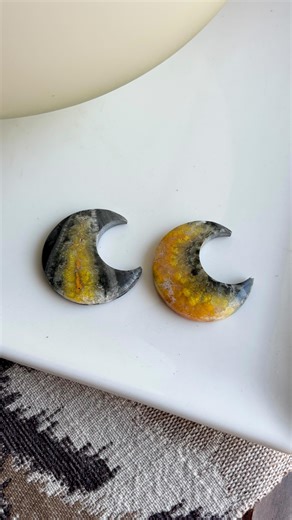 Kelly Parkinson Duncan - Jewelry Designer on Instagram: "Getting all the pieces together for a couple custom rings with these beautiful bumble bee stones . . #everydayjewelry"