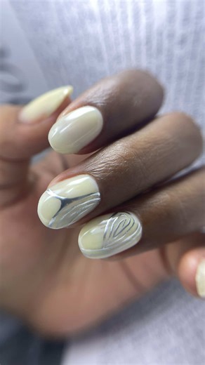 Respuesta a @🌸Kenia🇪🇨 ¿Sabías que este tipo de servicio también podrías ofrecerlo en tu mesa de trabajo? ✨ Te recuerdo que este jueves 19 de marzo tendremos un encuentro muy especial en mi Master Class por el Día de la Mujer. Un espacio donde te enseñaré a trabajar con sistemas modernos que están marcando el futuro de la industria de las uñas, para que puedas elevar tus servicios y ofrecer mejores resultados a tus clientas. Nos vemos muy pronto. 💅🏽✨ #machala #uñas #uñasgel