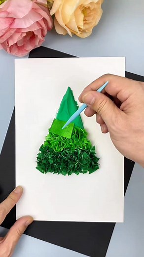 Step by Step: Paper Christmas Tree Card #papercard #christmastree #diy #fblifestyle | paper craft ideas