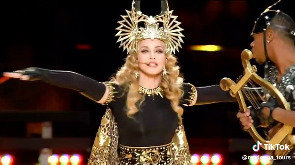 Super Bowl XLVI Halftime Show 2012: Madonna Vogue Performance