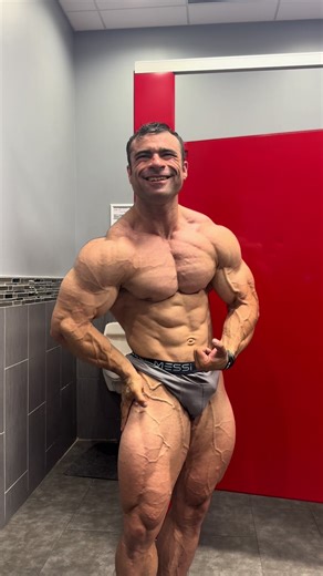 10 days from the dance! Every posing session is a matter of importance as continue to get better. Thank you for watching and have a day! #bodybuilder #bodybuilding #ifbb #ifbbpro #ifbbclassicphysique #motivation #dream #lean #bodybuildingprep #posing #muscle #muscles #probodybuilder