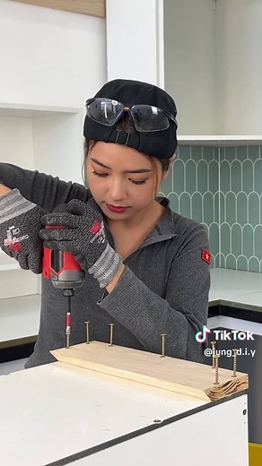 Tự Làm Tủ Bếp Tại Nhà: Hướng Dẫn Treo Tủ Bếp