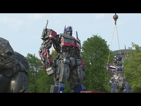 Transformers statues unveiled at Navy Pier