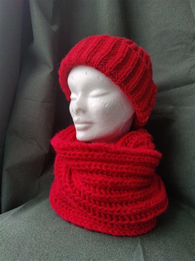 Red Infinity Scarf and Hat, Handmade Knitted Set, One Size - Etsy