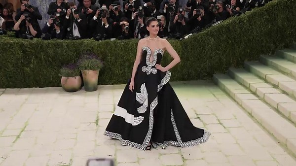 Anne Hathaway gets poetic on Met Gala 2026 red carpet