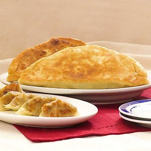 驚き！餃子15個分！ ジャンボ餃子のレシピ動画・作り方 | デリッシュキッチン