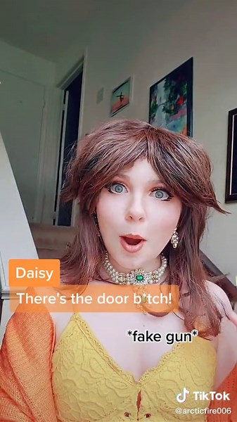 #daisy ready to back up #peach with any force necessary #mariolore #princessdaisy #princesspeach #princesspeachcosplay #princessdaisycosplay