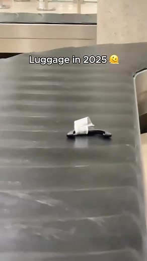 8.3K views · 141 reactions | Checked bags  Carry-Ons 朗 #travel #packing #travelbag #travelhacks #unitedkingdom #london goodbye to bulky luggage, This travel backpack with a vacuum-sealed compartment is an absolute must for frequent flyers and travel lovers, Perfect for easy packing and keeping your essentials organized, it’s the ultimate bag for all your travel hacks, No more worries about checking in bags— this is the clever way to pack | Backvac | Facebook