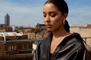 Grace Carter reveals live video for debut track 'Silence' • WithGuitars