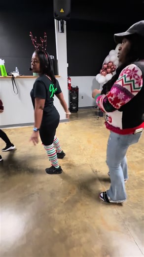 We hit that D-Step in class too!! 💃🏾💚 DC: @DaniBoo_VA Artist: @Demondeglover #dancingwithkee #linedancing #linedancersoftiktok #rvalinedance #keeklub Song: Country Steppin
