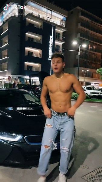 Il signore dietro: 👀🤦🏻 IG: manuel_dosio