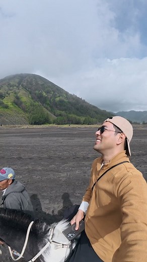 100 reactions · 9 comments | Happy Me in the Java Island, Indonesia ☁️ #whataview #mountbromo #javaisland #eastjava #indonesia #mountainparadise #mountainlovers #naturewanderlust #naturetherapy #นักสะสมภูเขา #เช็คอินตามแกรม #itravellone #AKin2025 | Aswat Kertsang | Facebook