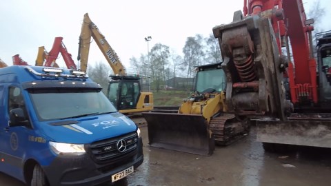 Heavy duty grab lorry ready for the road