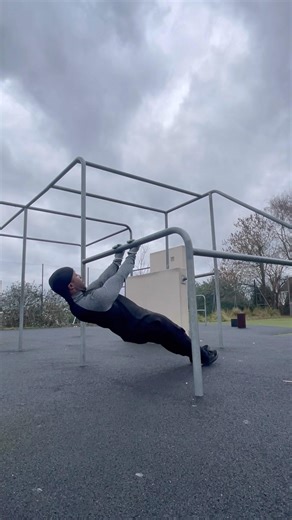 AUSTRALIAN PULL UPS FOR BEGINNERS #bodyweight #calisthenics #motivation #outdoors #shorts
