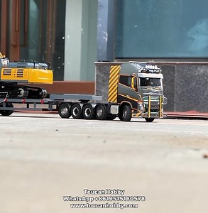 158K views · 4.6K reactions | Why use a dolly when you can just set them all up ? 朗 the 10x10 Unitru Volvo tractor truck with the 4 axle metal trailer , transporting the hydraulic 1/14 scale excavator  #Toucanhobby #RCmodel #model #rcconstructionmodels #rcconstruction #excavator #RC #construction #hydraulicrc #truck #RCAddicts #toucan #semi #tractor #custom #customization | Toucanhobby RC Model | Facebook