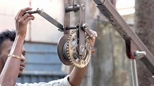 how to make. powerful weight lifter pully from an old bike #tool #diy #diyhome #diyhomeprojects #metalworking #toolshop #tipsandtricks #engineering #mechanicalengineering #woodworking #materials #metalworking #homemadetool #homemade | Be Creative